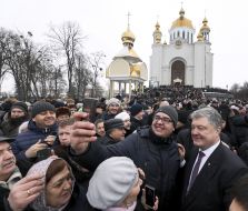 Petro Poroshenko communicates with people