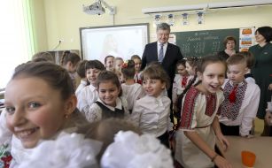 Petro Poroshenko communicates with students of the Lyceum