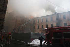 Fire in the building near the hotel "Dnepr"