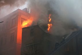 Fire in the building near the hotel "Dnepr"