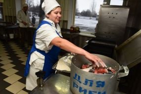The cook prepares fish in the kitchen of the military unit of the 3033 NSU
