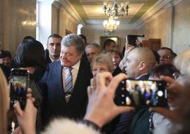 Petro Poroshenko communicates with people