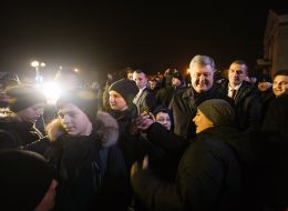 Petro Poroshenko communicates with people