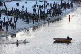 People on the banks of Dnepr
