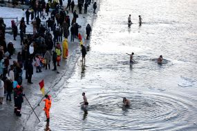People on the banks of Dnepr