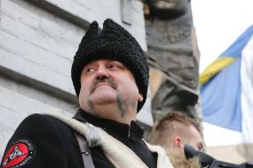 A man in the form of a soldier of the Army of the UPR