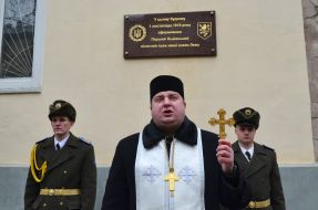 Opening a memorial plaque