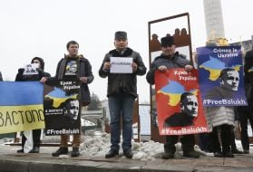 Учасники акції на підтримку Балуха й Сущенка