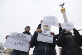 Учасники акції на підтримку Балуха й Сущенка