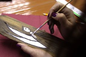 Participant of the project "Angels of Hope" draws on the tablet