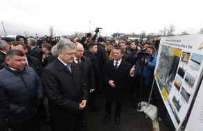 Petro Poroshenko at the information stand