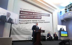 Petro Poroshenko speaks at a meeting