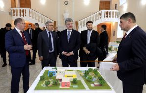 Maxim Stepanov and Petro Poroshenko