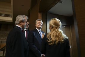 Petro Poroshenko looks at the restored large hall of the Kharkiv Philharmonic