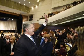 Petro Poroshenko is congratulated with the workers of the company "Turboatom"