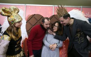 Newlyweds are fond of chocolate