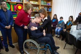 Марина Порошенко общается со студентом Киевского университета имени Бориса Гринченко