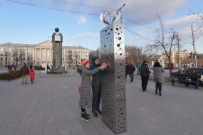 Парень и девушка у Стеллы любви