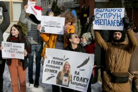 Participants of the action in support of Ulyana Suprun hold the posters
