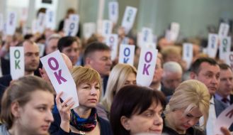 Summit participants vote