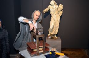 The rebuilder demonstrates how the books were printed in antiquity