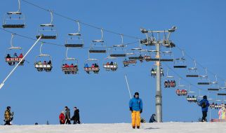 Tourists at the ski resort "Bukovel"