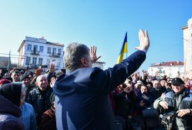 Petro Poroshenko is greetings with people in Kalush
