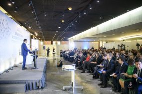 Volodymyr Groisman at the meeting of the Association of United Territorial Communities