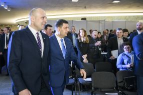 Volodymyr Groisman, Aleksandr Korennoy