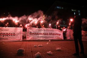 Actvists harness flares near the Court of Appeal