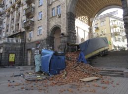 A truck with bricks overturned on Lutheranskaya