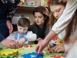 Marina Poroshenko communicates with her children