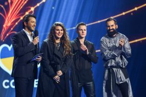 Sergey Pritula and members of the group "Kazka"