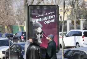 A man brushes townlight with election campaigning