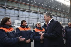 Petro Poroshenko at the factory