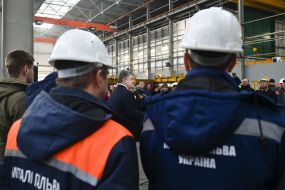 Petro Poroshenko at the factory