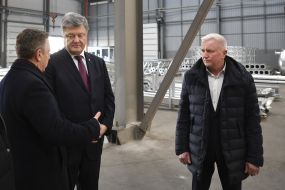 Petro Poroshenko at the factory