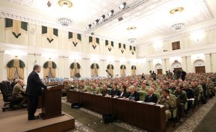 Petro Poroshenko speaks before the governing body of the Armed Forces