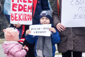 Flashmob on the occasion of the Crimean Resistance Day