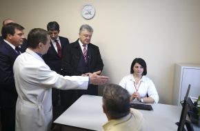 Петр Порошенко посетил амбулаторию общей практики семейной медицины