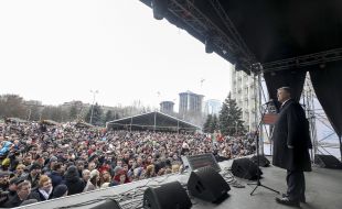 Petro Poroshenko communicates with people
