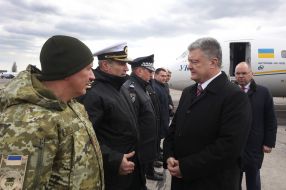 Petro Poroshenko communicates with people
