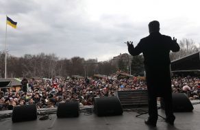 Petro Poroshenko communicates with people
