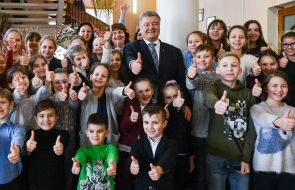 Petro Poroshenko communicates with children