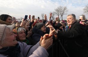 Петр Порошенко общается с людьми