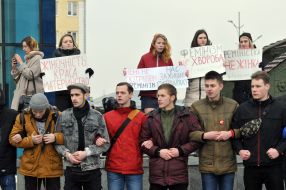 Активисты с плакатами