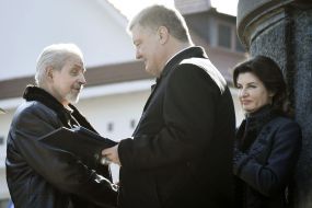 Петро Порошенко вручає Шевченківську премію Василю Чебанику