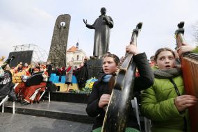 Bandurist near the monument to Taras Shevchenko