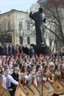 Bandurist near the monument to Taras Shevchenko
