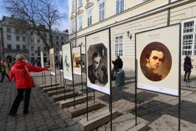 Вулична виставка «Шевченко молодий»